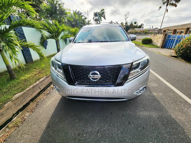Nissan Pathfinder Platinum 4dr 4x4 (3.5L 6cyl) 2017 Gray