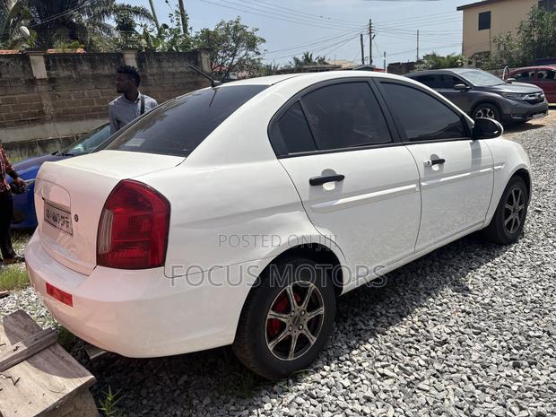 Hyundai Accent SE Automatic 2010 White