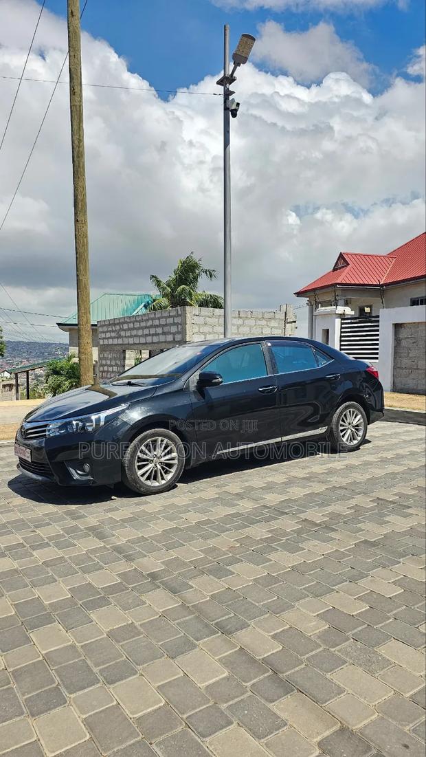 Toyota Corolla Altis 2016 Black