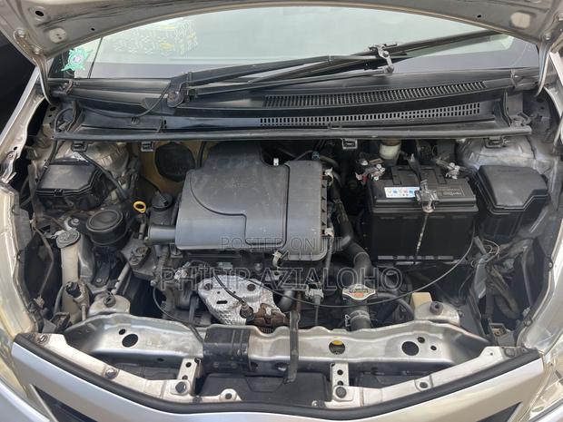 Toyota Vitz 1.0 FWD 5dr 2012 Silver