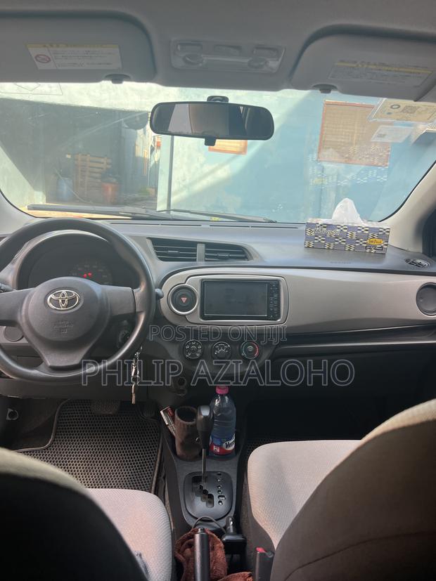 Toyota Vitz 1.0 FWD 5dr 2012 Silver