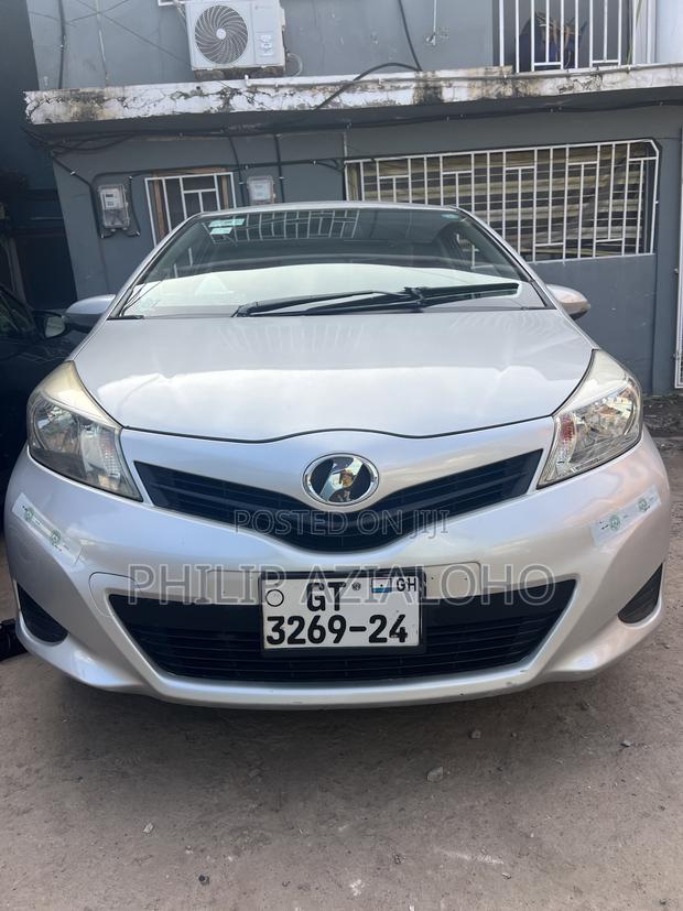 Toyota Vitz 1.0 FWD 5dr 2012 Silver