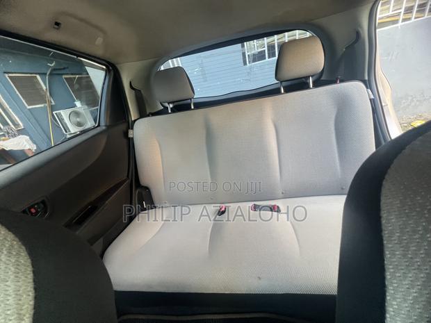 Toyota Vitz 1.0 FWD 5dr 2012 Silver