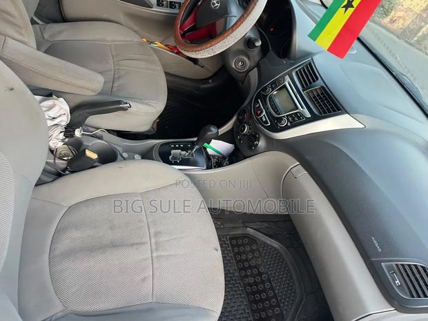 Hyundai Accent SE Automatic 2011 White