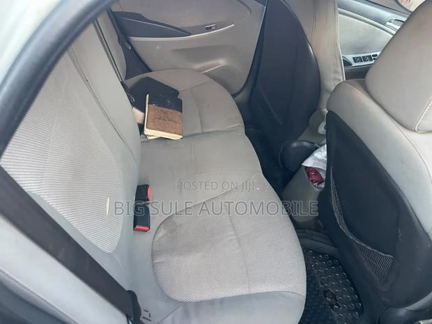 Hyundai Accent SE Automatic 2011 White