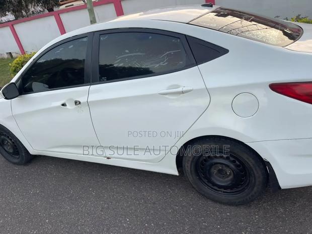 Hyundai Accent SE Automatic 2011 White