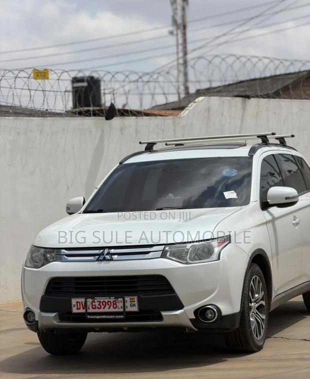 Mitsubishi Outlander SE 4dr SUV AWD (2.4L 4cyl CVT) 2015 White