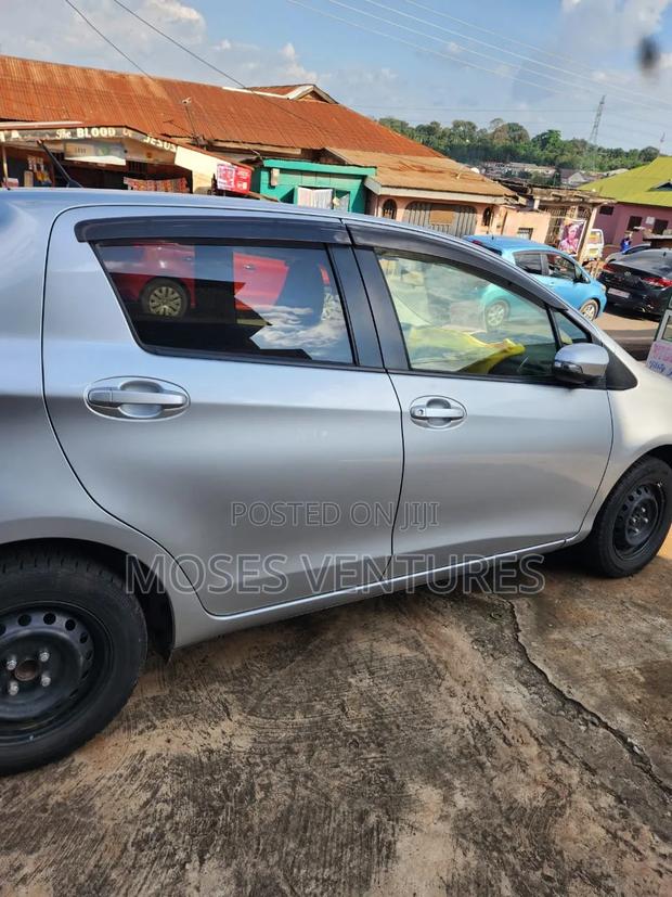 Toyota Vitz 1.3 FWD 5dr 2013 Silver