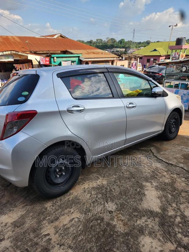 Toyota Vitz 1.3 FWD 5dr 2013 Silver