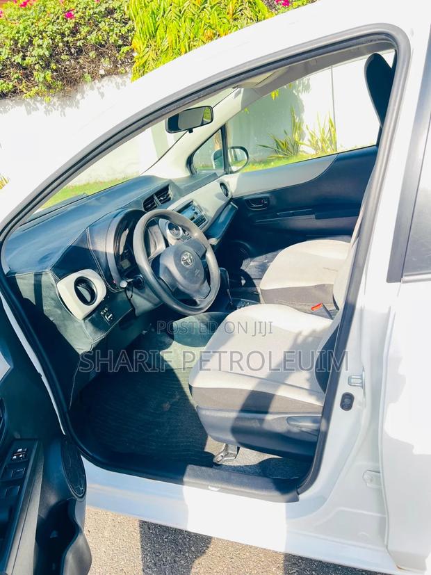 Toyota Vitz 1.3 AWD 3dr 2011 White