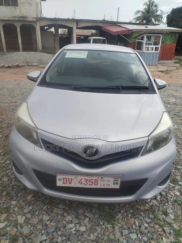 Toyota Vitz 1.3 FWD 5dr 2012 Beige