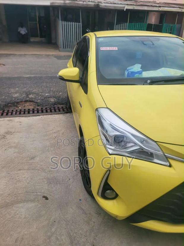 Toyota Vitz 2017 Yellow