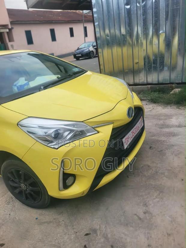 Toyota Vitz 2017 Yellow
