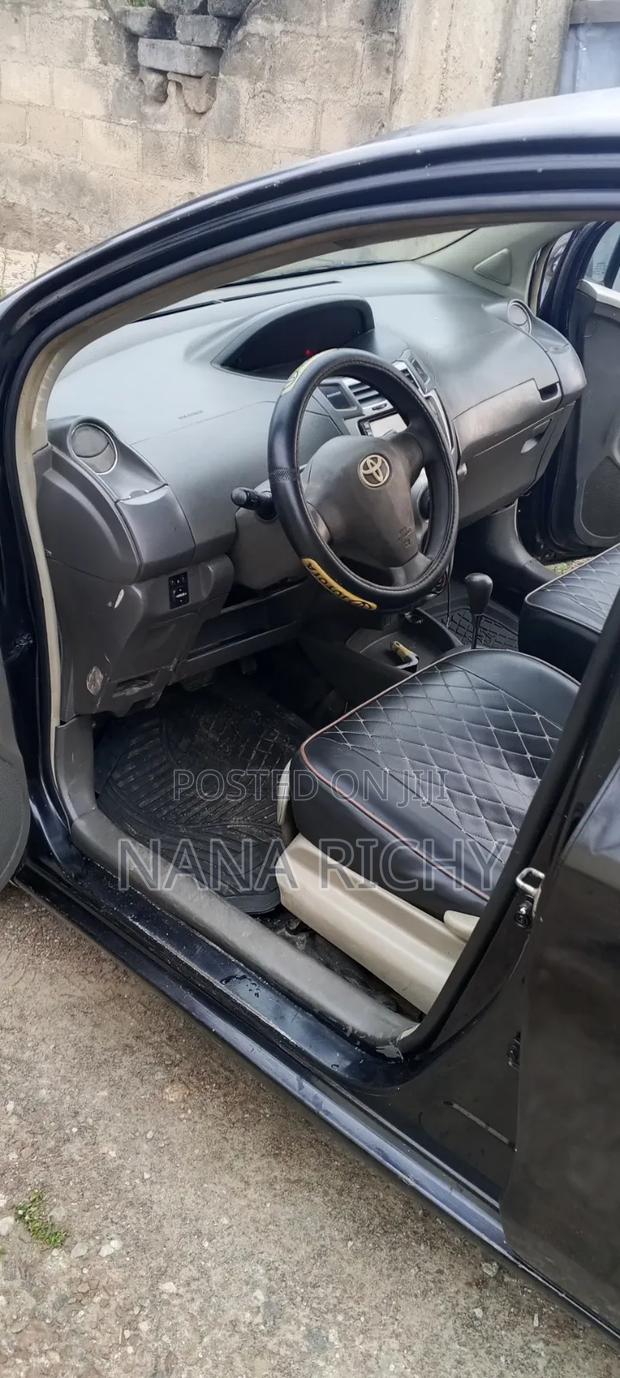 Toyota Vitz 1.0 FWD 3dr 2010 Black