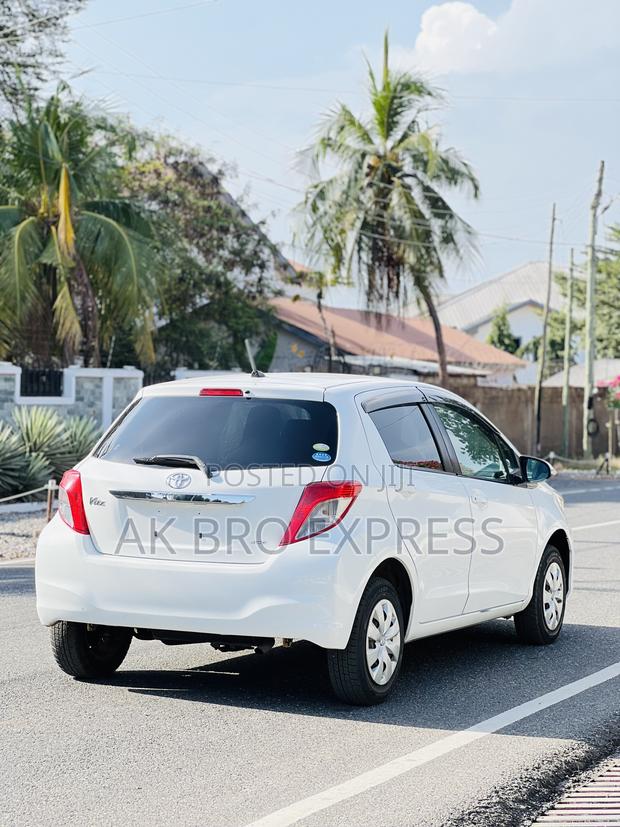 Toyota Vitz 1.3 AWD 5dr 2013 White