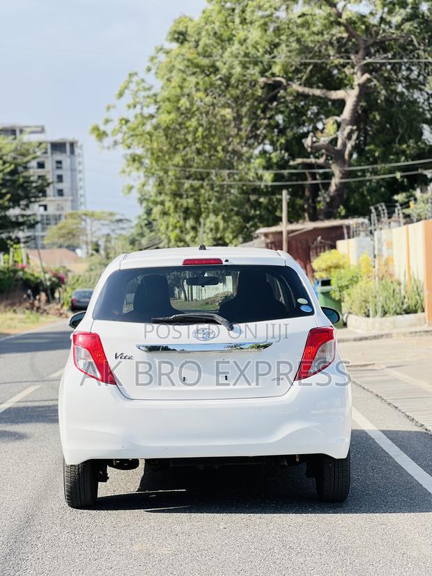 Toyota Vitz 1.3 AWD 5dr 2013 White