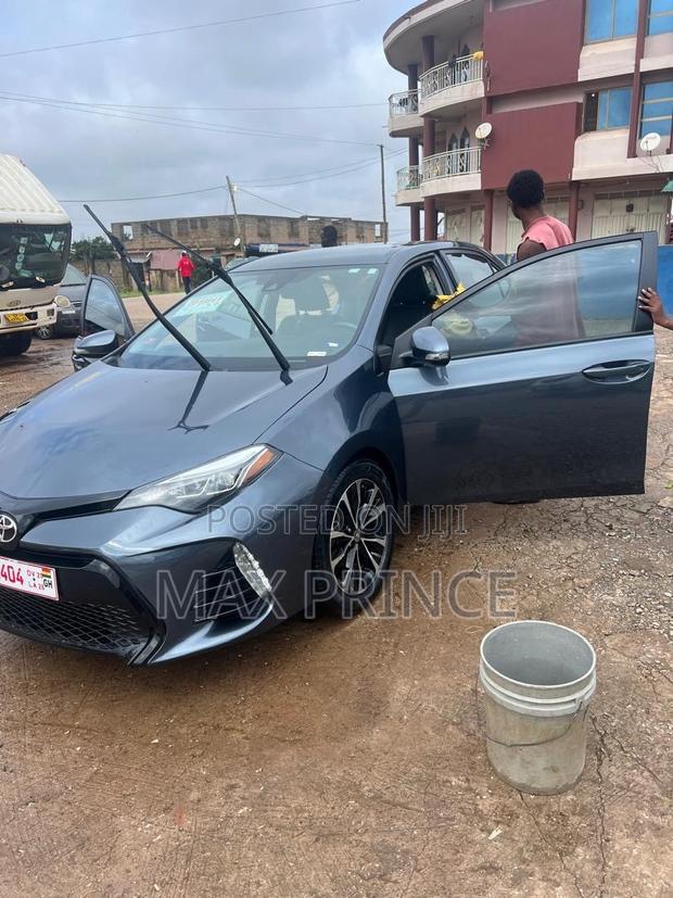 Toyota Corolla SE (1.8L 4cyl 2A) 2018 Gray