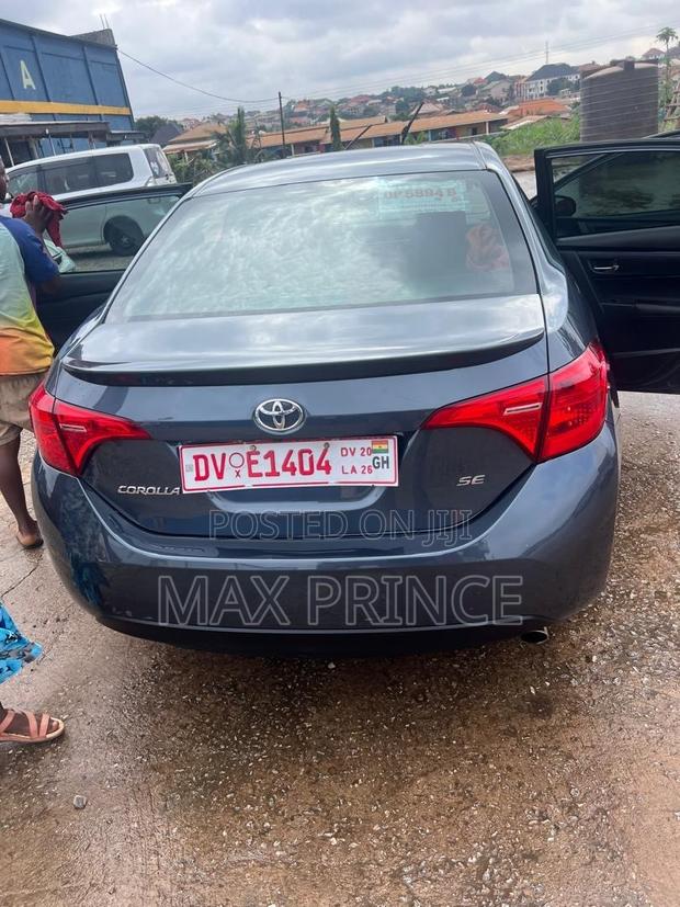 Toyota Corolla SE (1.8L 4cyl 2A) 2018 Gray