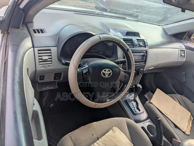 Toyota Corolla LE Special Edition 4dr Sedan (1.8L 4cyl 4A) 2013 White