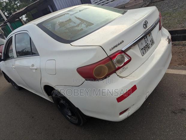 Toyota Corolla LE Special Edition 4dr Sedan (1.8L 4cyl 4A) 2013 White