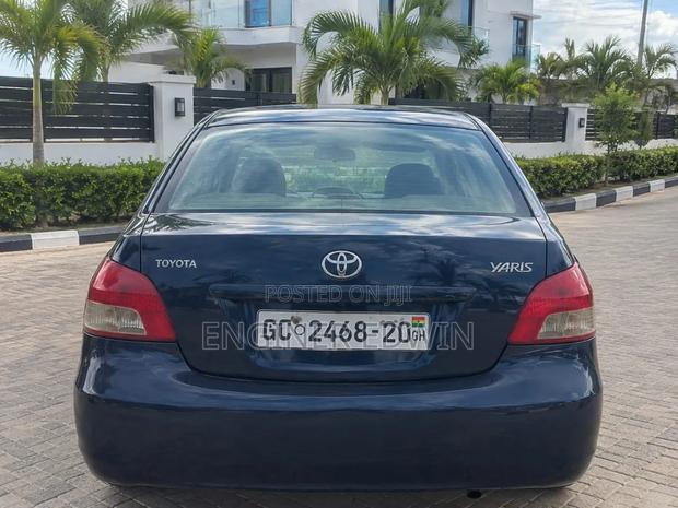 Toyota Yaris Base Sedan 4dr 2010 Blue