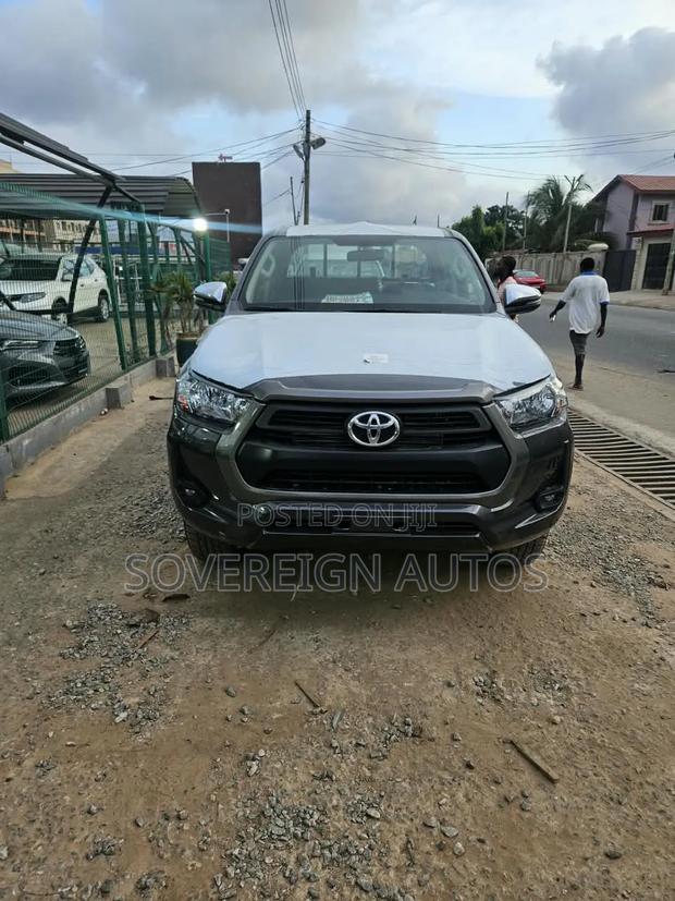 New Toyota Hilux Active (Diesel) 2026 Gray