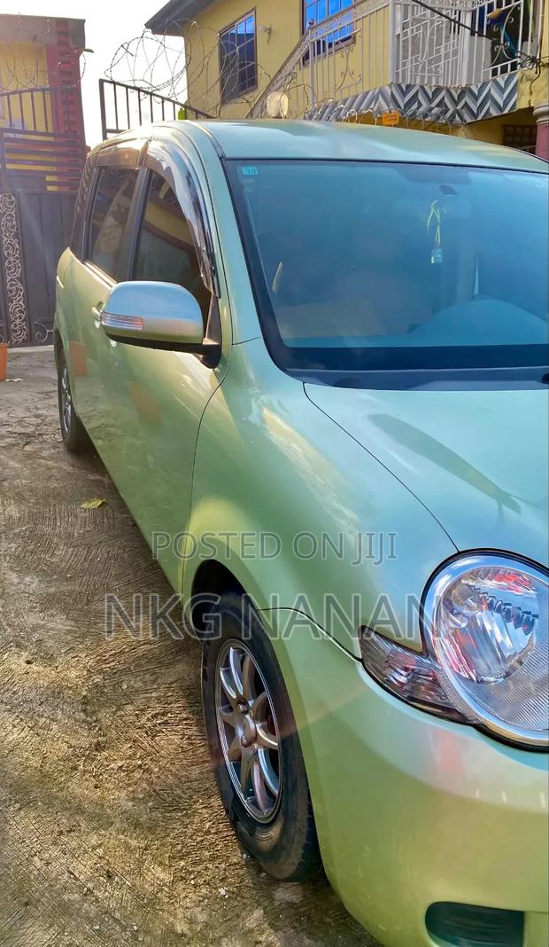 Toyota Sienta 2012 Green