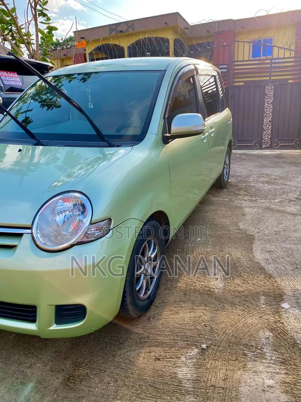 Toyota Sienta 2012 Green