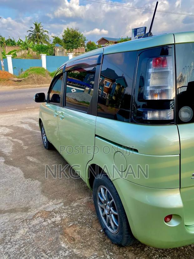Toyota Sienta 2012 Green
