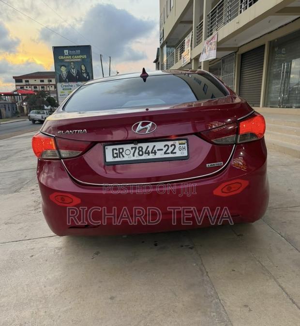 Hyundai Elantra Limited Sedan FWD (1.8L 4cyl 6A) 2013 Red