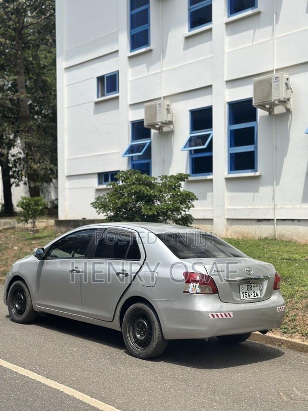 Toyota Belta 2010 Silver