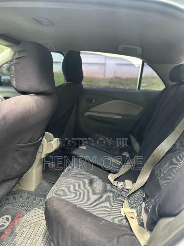 Toyota Belta 2010 Silver