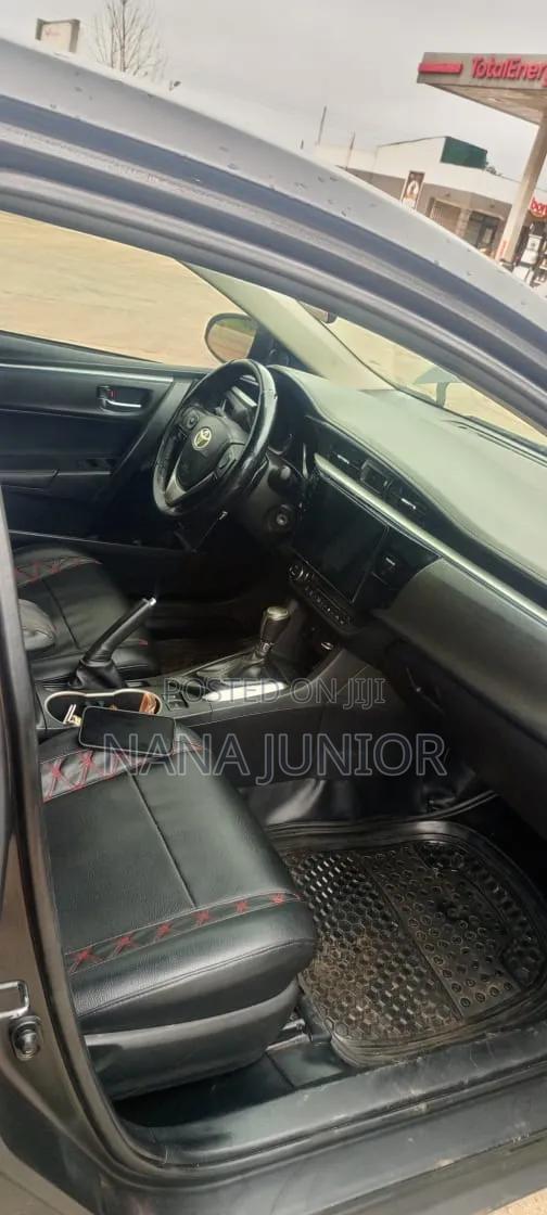 Toyota Corolla LE 4dr Sedan (1.8L 4cyl CVT) 2016 Matt Black