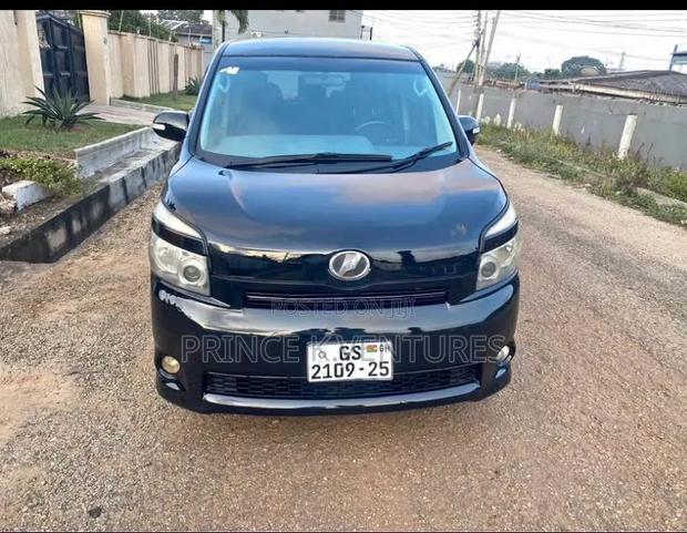 Toyota Voxy 2013 Black
