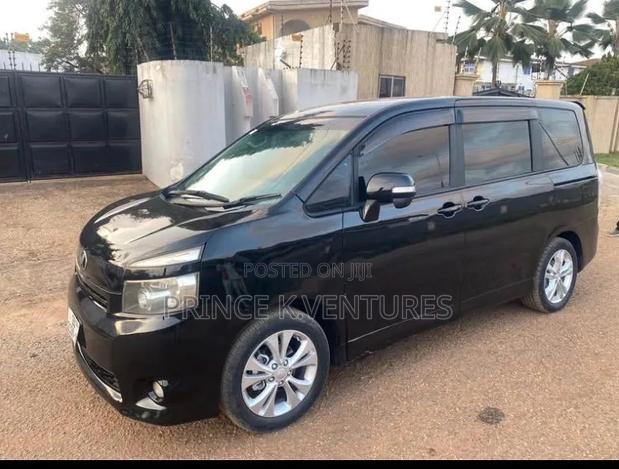 Toyota Voxy 2013 Black