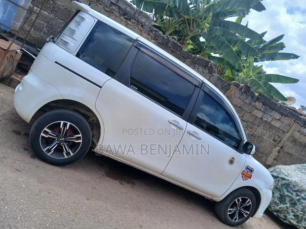 Toyota Sienta 2012 White