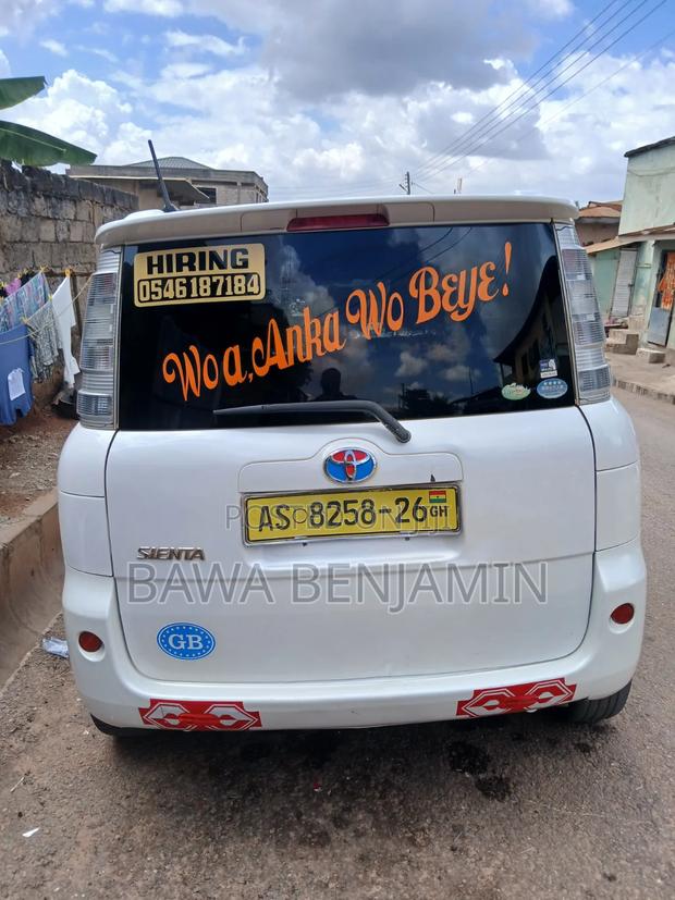 Toyota Sienta 2012 White