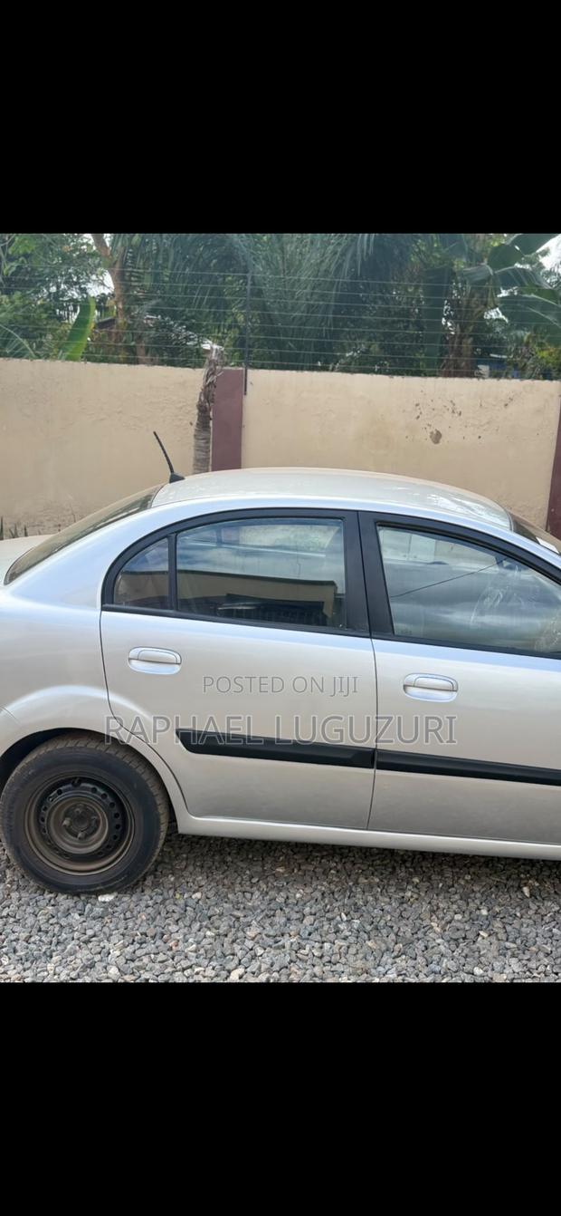 Kia Rio LX 4dr Sedan (1.6L 4cyl 4A) 2010 Silver