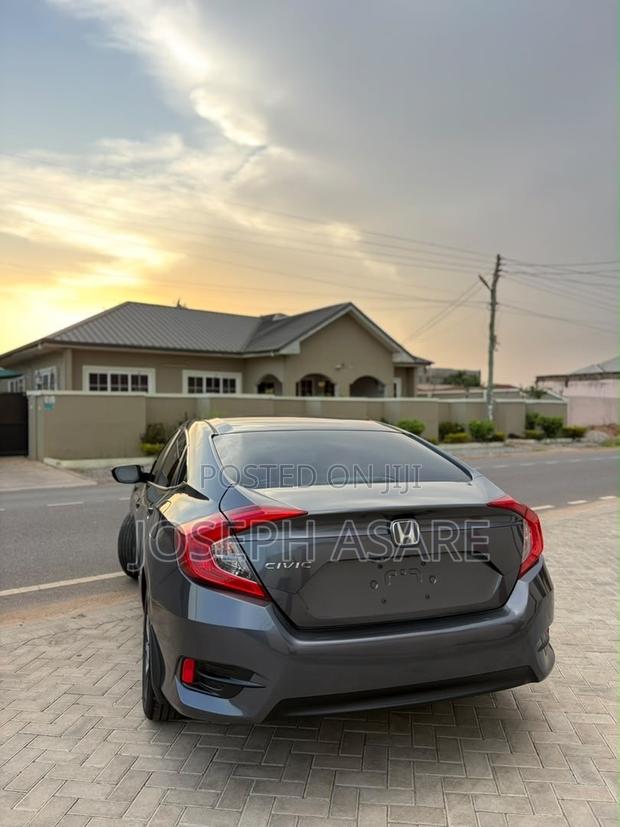 Honda Civic EX 4dr Hatchback (1.5L 4cyl) 2017