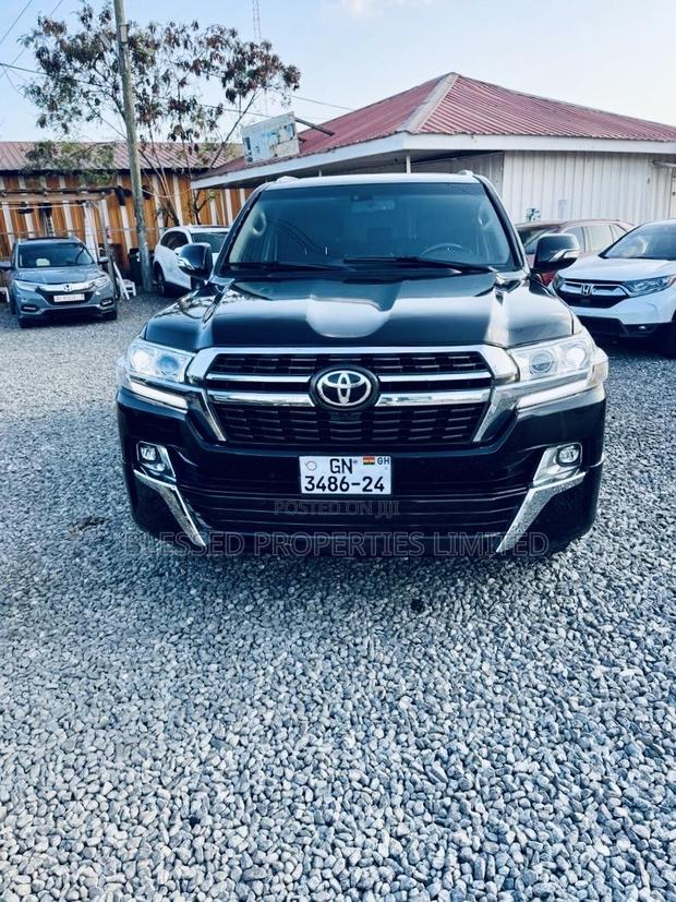 Toyota Land Cruiser 4.6 V8 GX-R 2013 Black