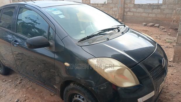 Toyota Vitz 2009 Black
