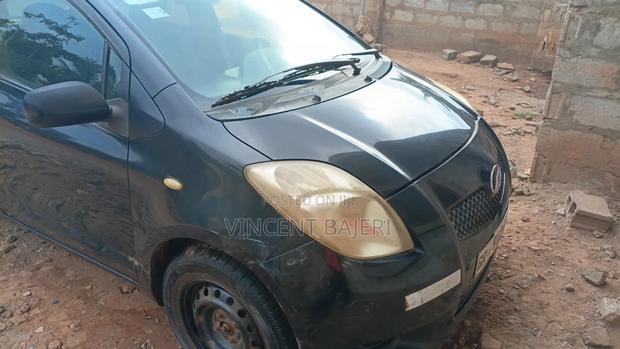 Toyota Vitz 2009 Black