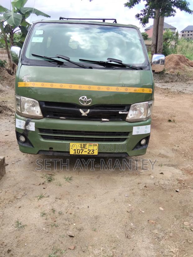 Toyota Grand HiAce 2002 Gray