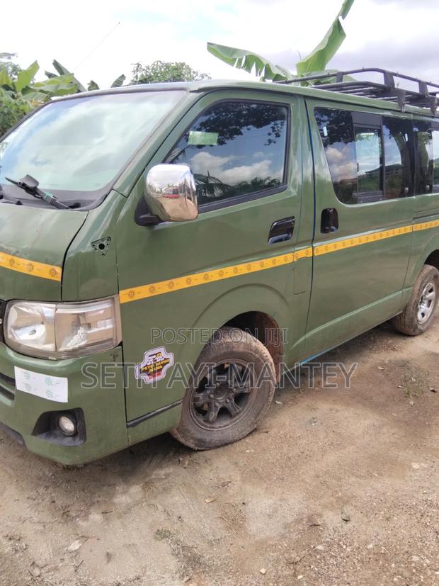 Toyota Grand HiAce 2002 Gray