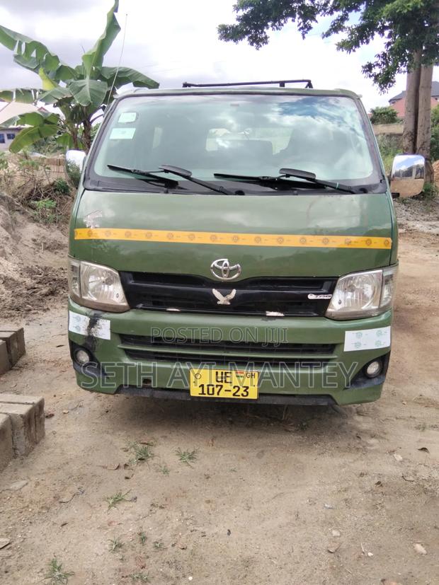 Toyota Grand HiAce 2002 Gray