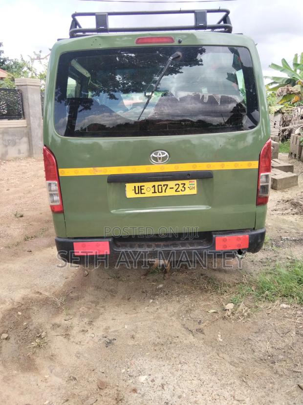 Toyota Grand HiAce 2002 Gray