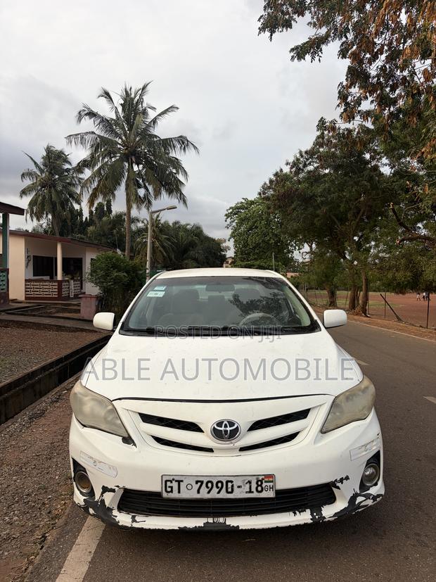 Toyota Corolla LE 4dr Sedan (1.8L 4cyl 4A) 2013 White