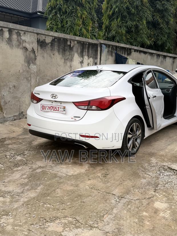 Hyundai Elantra Limited Sedan FWD (1.8L 4cyl 6A) 2016 White