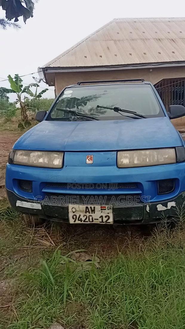 Saturn Vue 4 2004 Blue