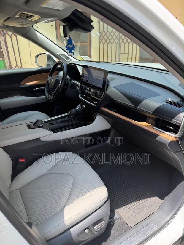 Toyota Highlander Platinum AWD 2024 White